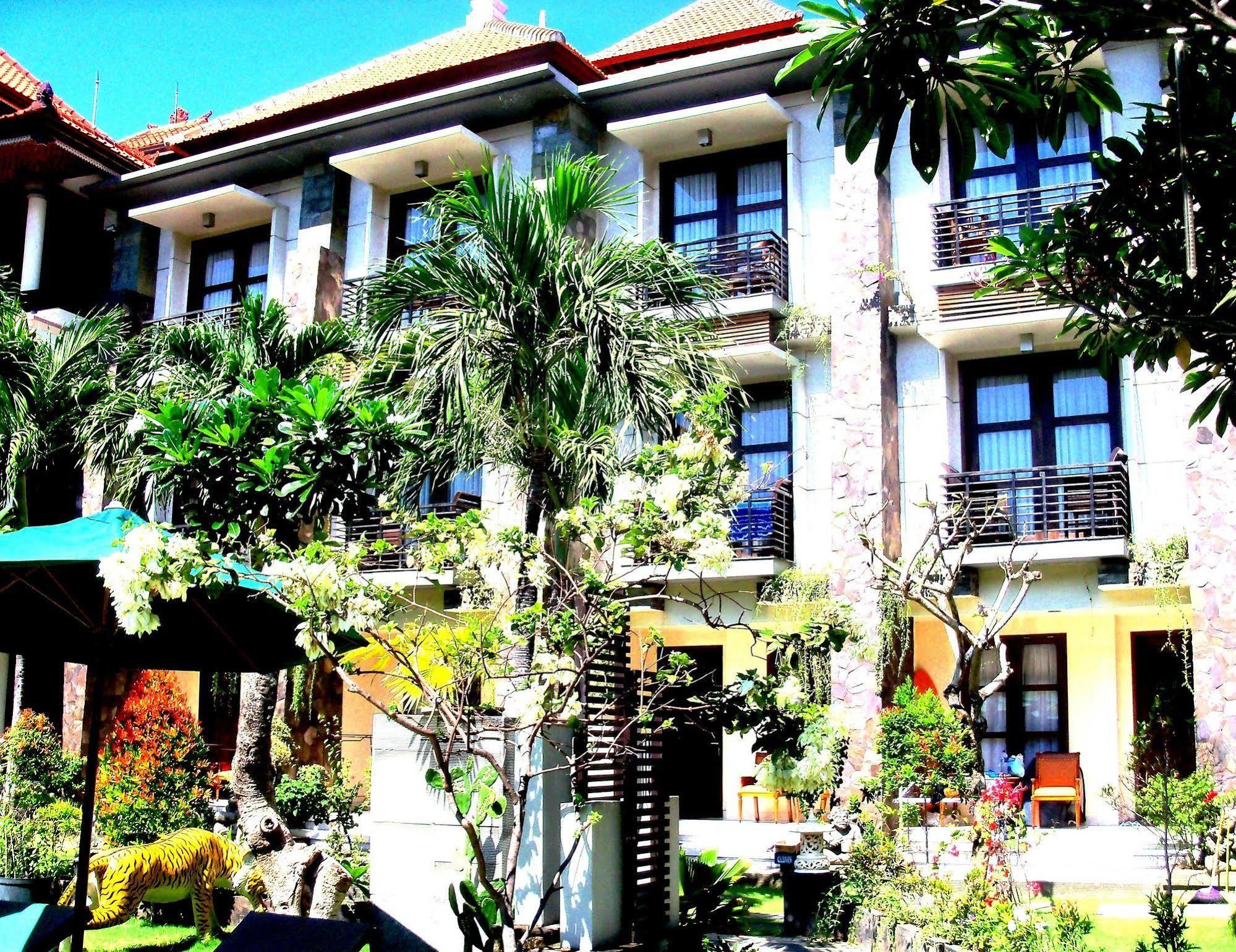 La Walon Hotel Kuta  Ngoại thất bức ảnh